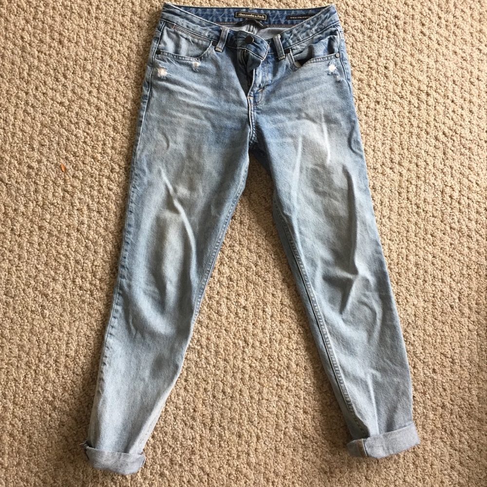Abercrombie & Fitch Mid-Rise Straight Leg Jeans - Picture 3 of 4